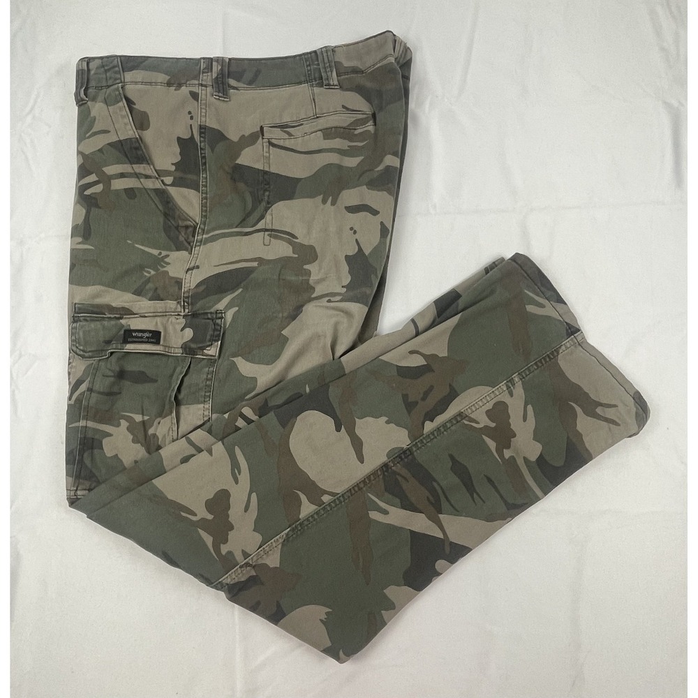 WRANGLER CARGO PANTS MENS 36X32 CAMO RELAXED FIT IKLITARY TACTICAL WORK‎